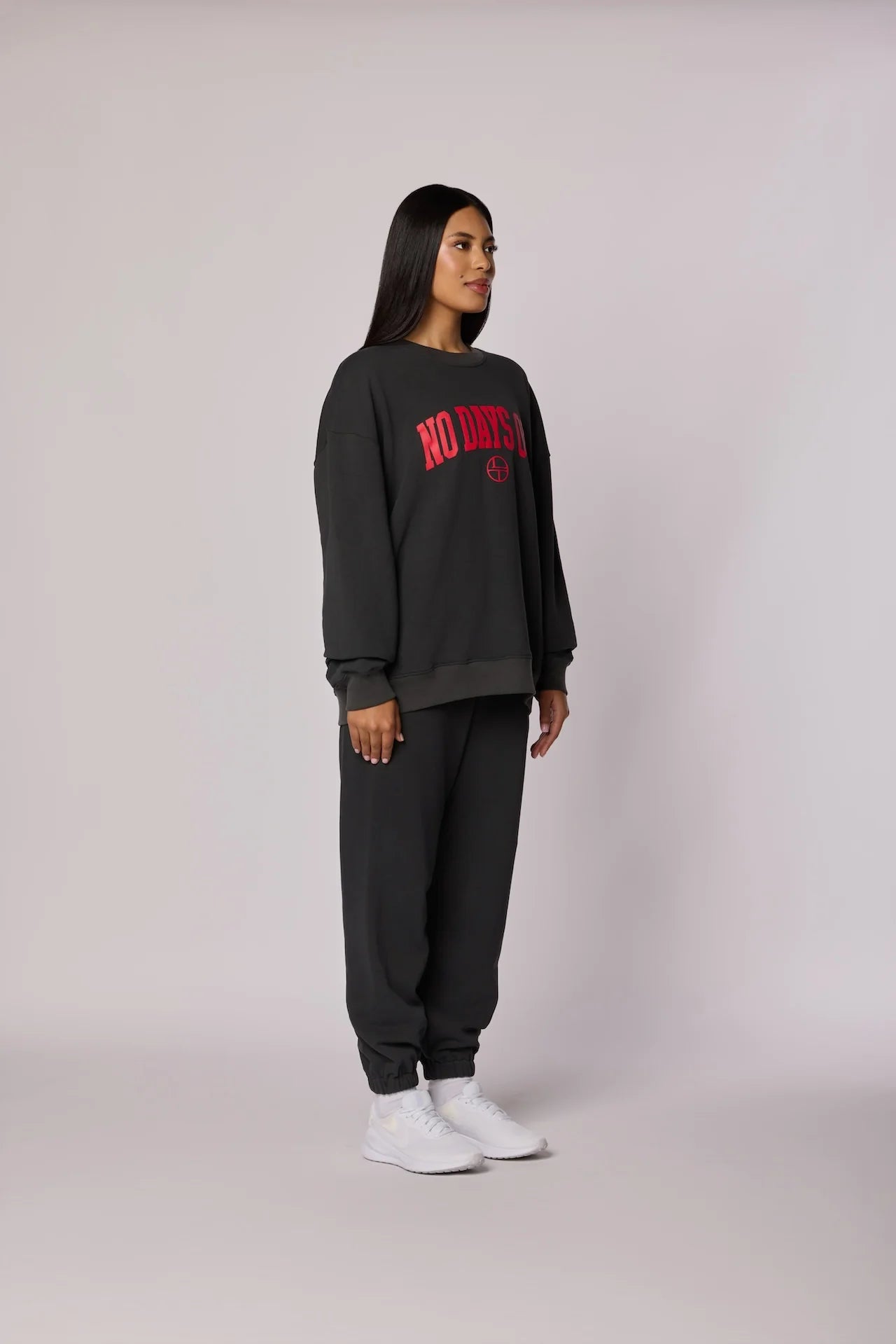 "NO DAYS OFF" Oversized crewneck Sweatshirt - Washed Black