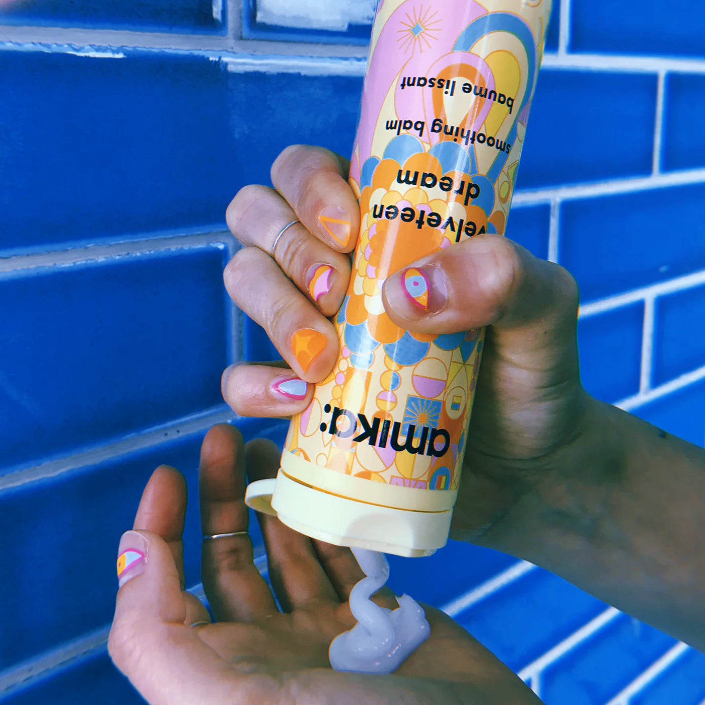 velveteen dream smoothing balm to tame frizzy hair  6.7 oz / 200 ml - amika